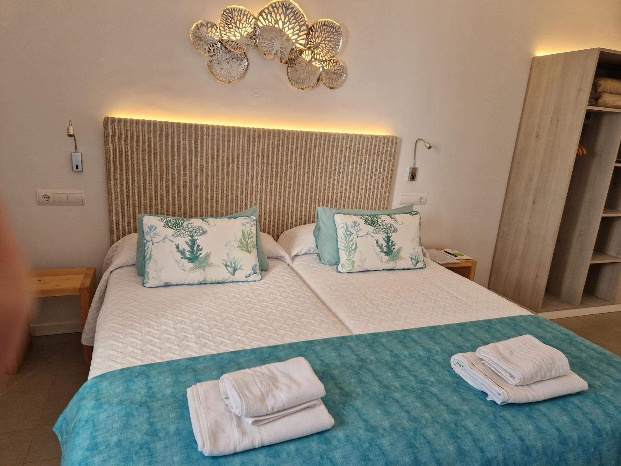 Apartamentos Costamar II Es Pujols Kültér fotó